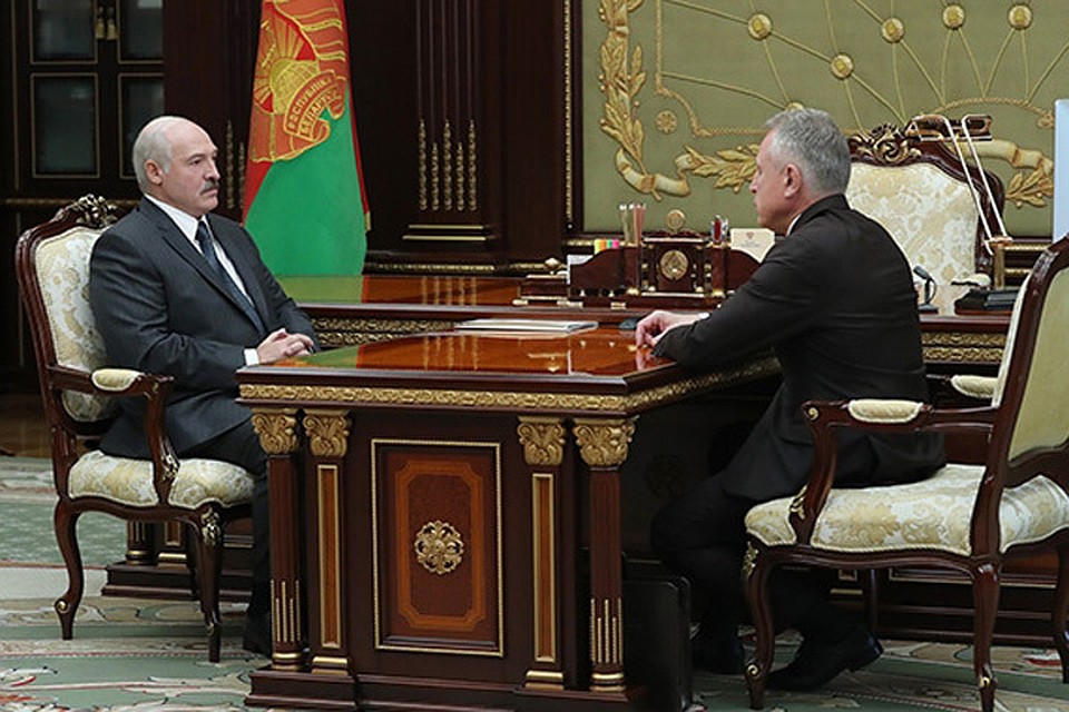 Президент поговорил с председателем официальных белорусских профсоюзов. Фото: president.gov.by