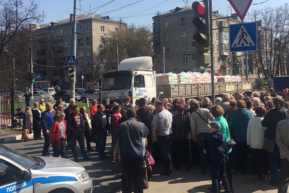 Жители Автозаводского района перекрыли проспект Ильича Соцсеть