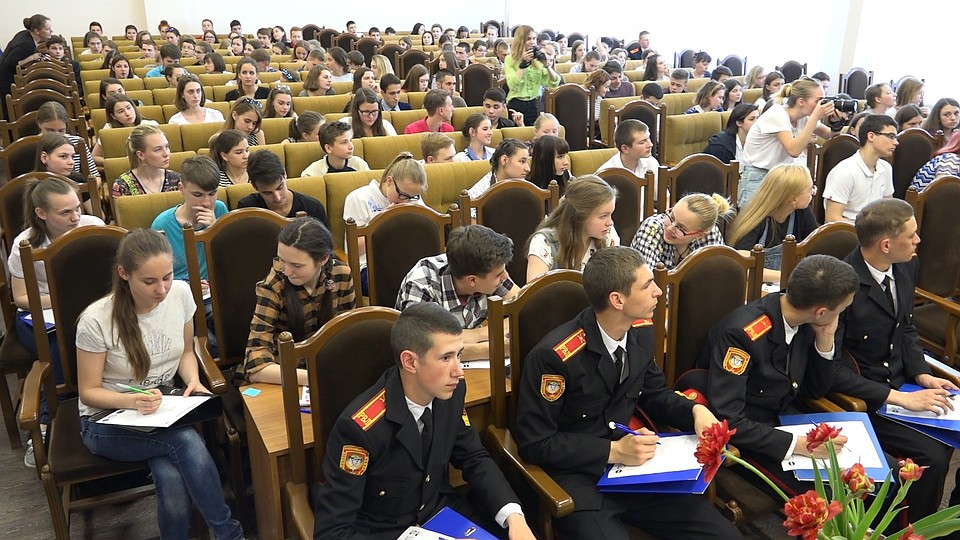 Республика писала «Донецкий диктант»