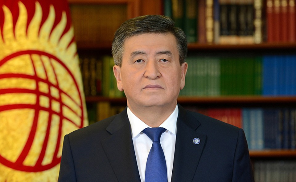 Президент назвал День Конституции праздником свободы, созидательного и мирного труда, построения справедливого и развитого общества.