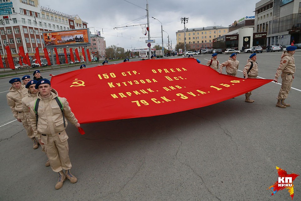 Репетиция Парада Победы прошла в Барнауле. Фото: Олег УКЛАДОВ