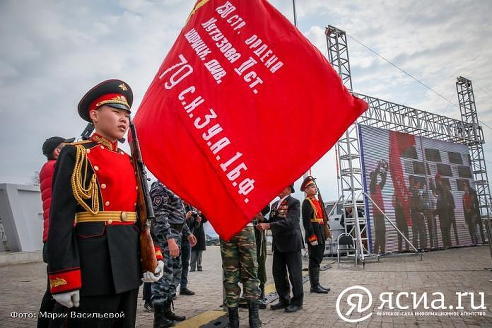 Традиционное мероприятие проводится в Якутске ежегодно в ознаменование заслуг воинов перед Отечеством и в знак благодарности потомков победителей.