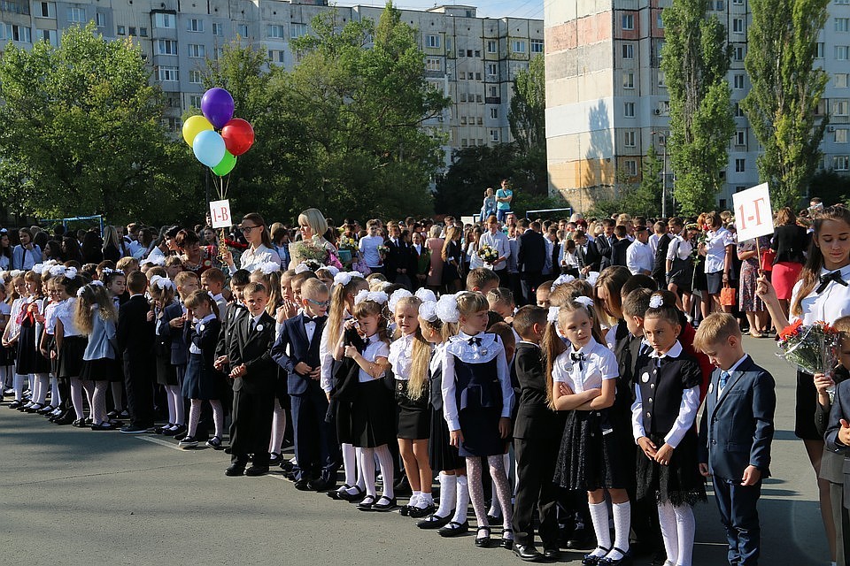 На Украине больше 20 детей потеряли сознание на школьной линейке