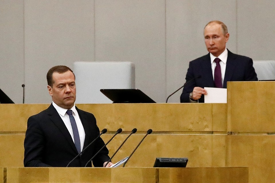 Президент РФ Владимир Путин и премьер-министр Дмитрий Медведев на пленарном заседании Госдумы