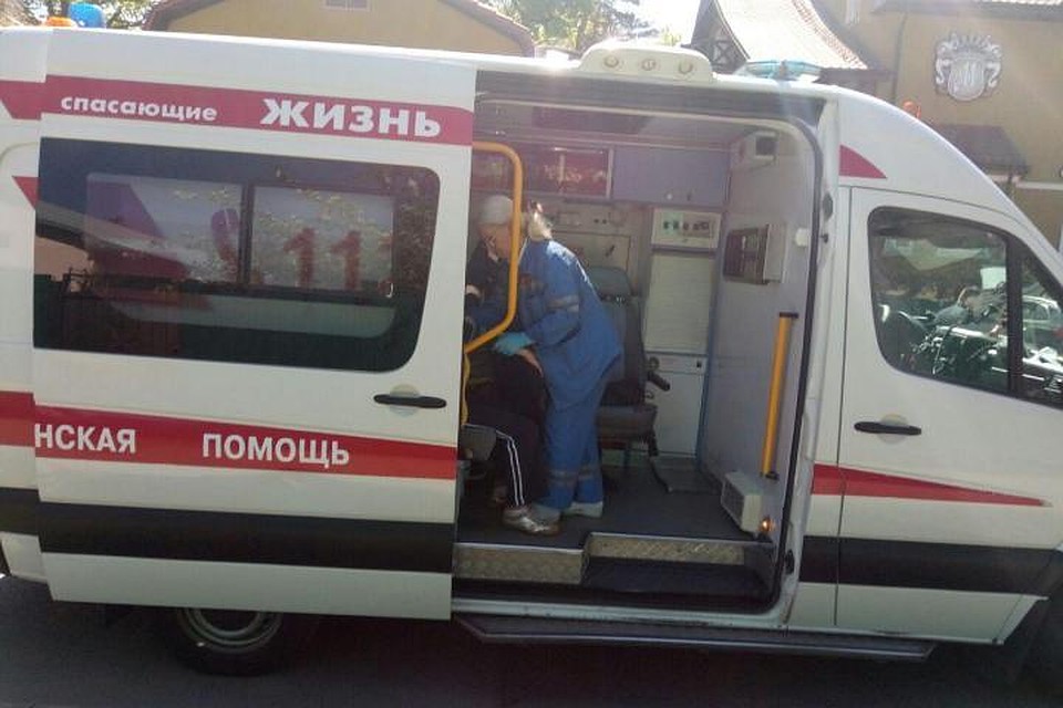Пострадавшую пенсионерку увезла "Скорая помощь".