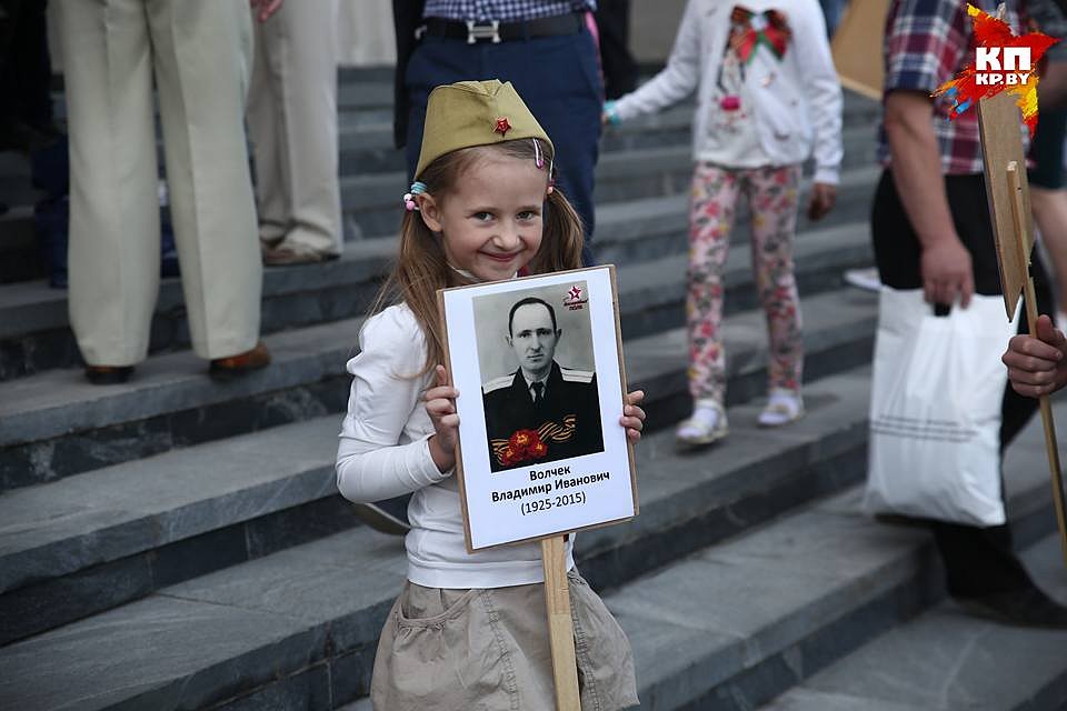 На акцию «Бессмертный полк» пришли все: и дети, и взрослые, и пожилые люди.