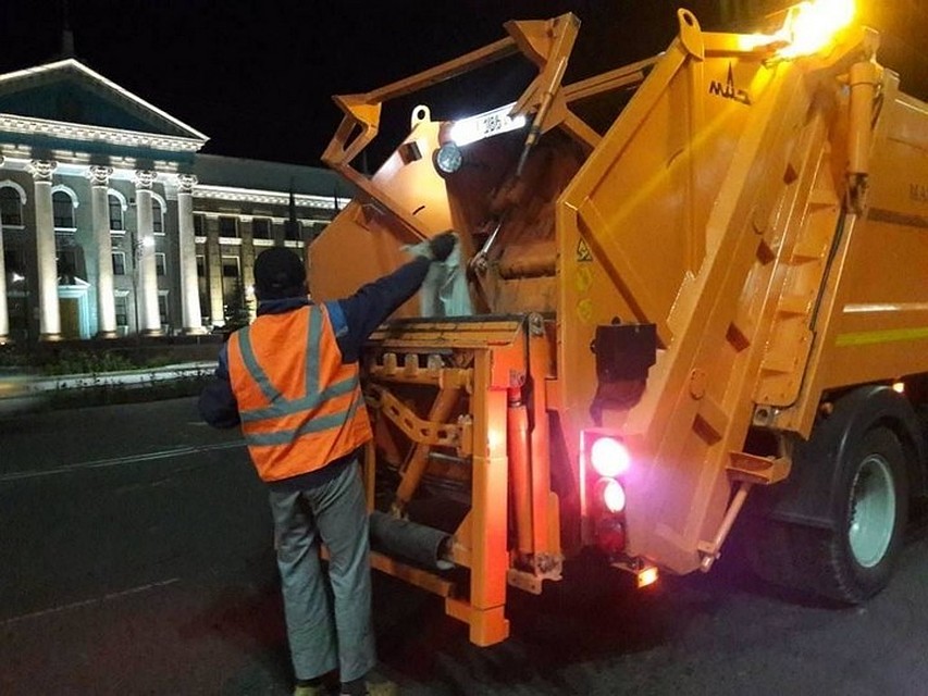 Уборка города завершилась поздней ночью.