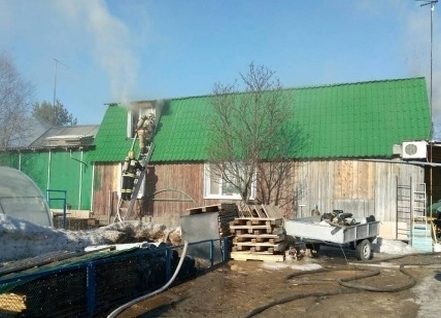В Ноябрьске пожарные спасли из горящего дома спящую школьницу 89.mchs.gov.ru