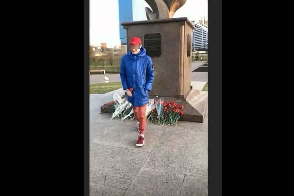 В соцсетях подростков, поглумившихся над воинами Великой Отечественной, откровенно травят Фото: стопкадр с видео