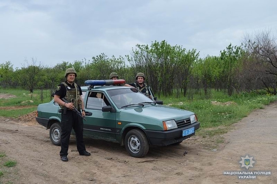 Экипаж мобильного блокпоста Краматорского отдела полиции готов к «теплому» приему «сепаратистов» из Донецка. Фото: Пресс-служба НПУ