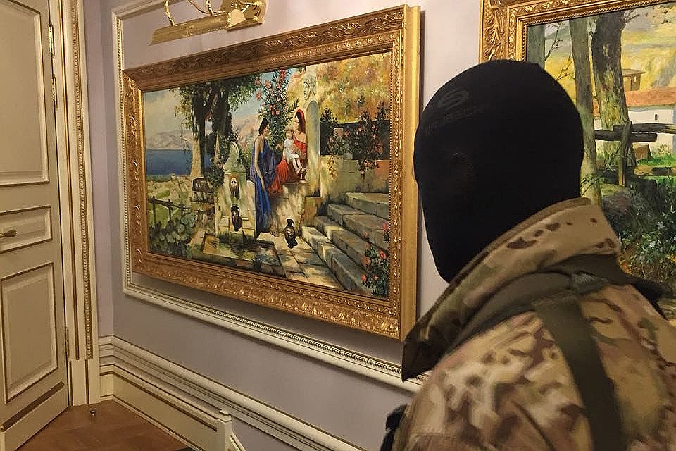 Во время обыска в доме у Григория Пирумова. ФОТО СК