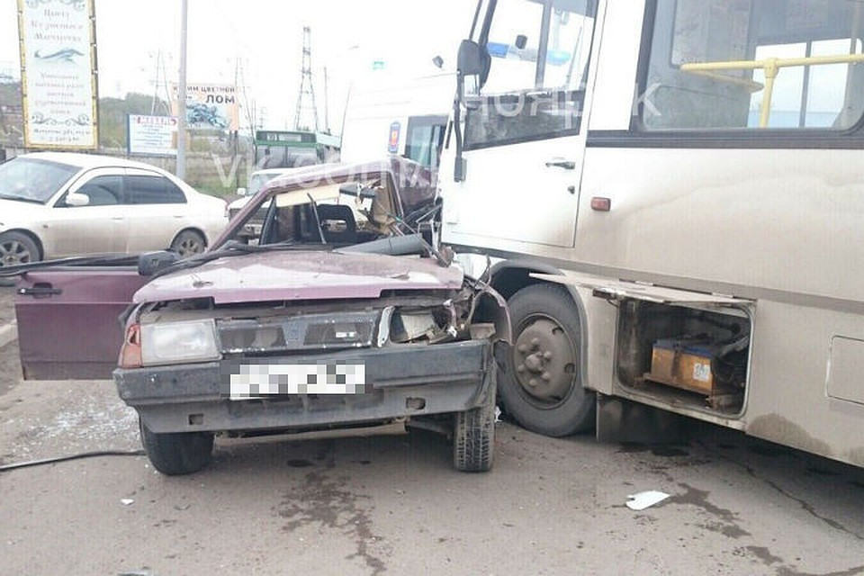 Четверо пострадали в ДТП с автобусом в Красноярске. Фото: ЧП - Красноярск.