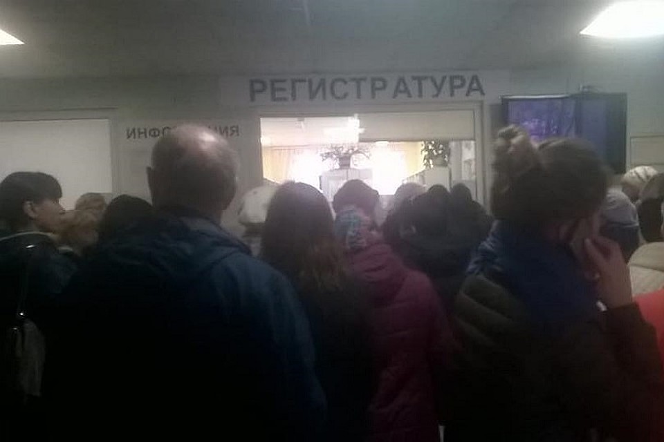 Фотографию утренний толпы разместили в соцсетях. Фото: Любовь Вильчинская