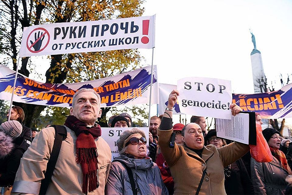 Неравнодушных жителей Латвии призывают выйти на митинг в защиту русскоязычного обучения. Фото: Ieva Leiniša/LETA