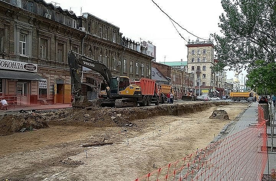 Изначально работы обещали закончить к концу мая. Фото: ЛЕНЕВСКАЯ Ирина.
