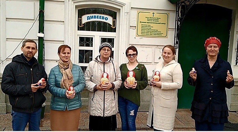 В Тюмени 1 июня проходят одиночные акции с матрешками. Фото группы "Тюменская область - За Жизнь нерожденных детей!" vk.com