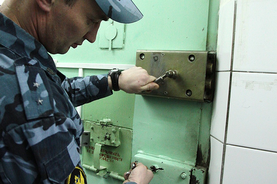 Перед судом предстанет подросток, обвиняемый в убийстве двух пожилых людей.