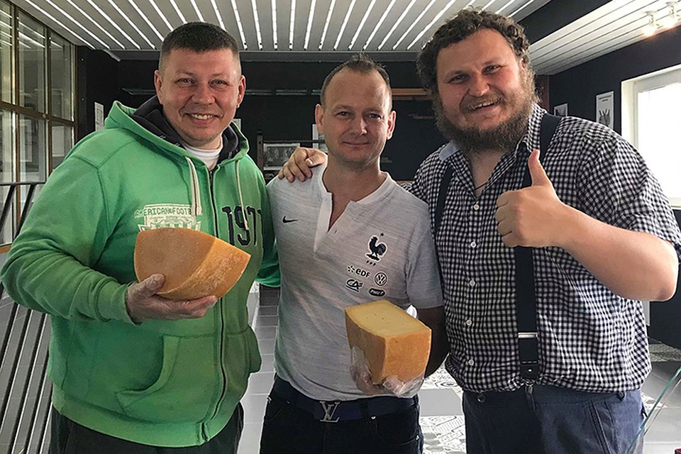 Сергей Недорезов, Ксавье Руссо, шеф-повар сборной Франции по футбол,у и Олег Сирота