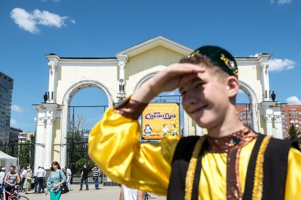 Вот в таких красивых костюмах веселились сегодня татары и башкиры на Сабантуе Фото: паблик Татары Екатеринбурга