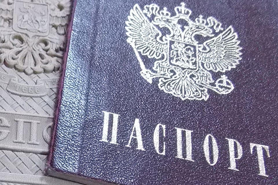 Первый паспорт получили 24 подростка из Тюменского района