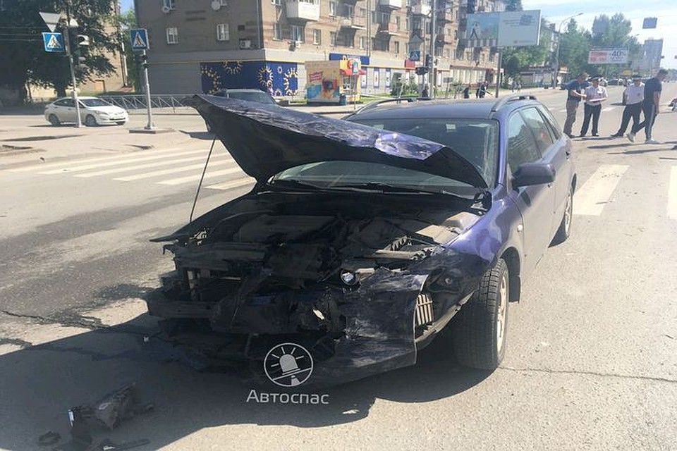 Авария произошла на пересечении улиц Гоголя и Ипподромской.