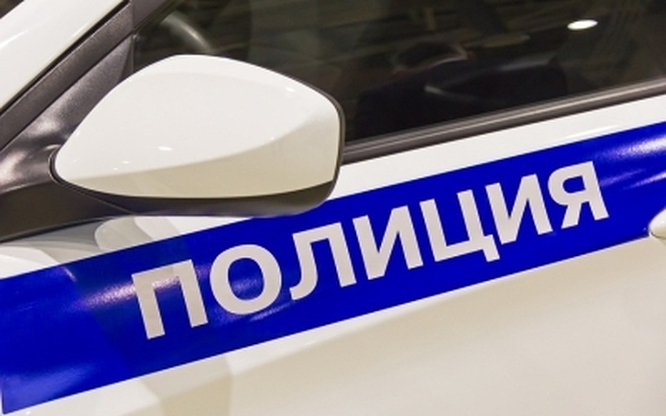Полицейские устанавливают личность погибшего