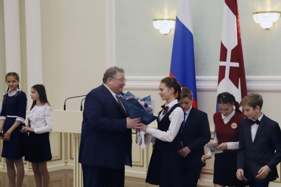 Владимир Волков пожелал школьникам успехов во всех начинаниях и удачи
