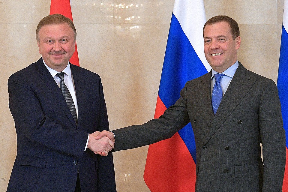 Премьер-министр Белоруссии Андрей Кобяков и премьер-министр РФ Дмитрий Медведев во время заседания Совета министров Союзного государства. ФОТО Александр Астафьев/пресс-служба правительства РФ/ТАСС