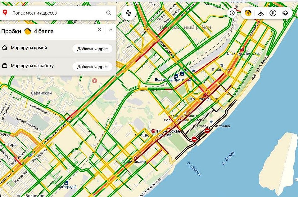 В городе сейчас пробки достигли 4 баллов - "высокий уровень"