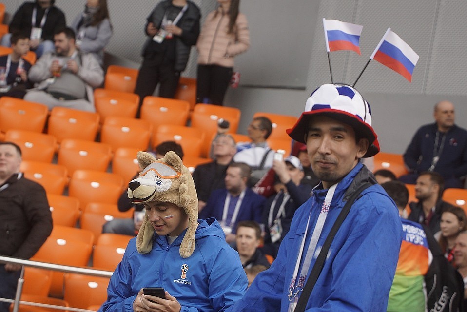 Трибуны были полупустыми