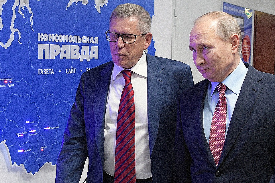 Главный редактор газеты "Комсомольская правда" Владимир Сунгоркин и президент России Владимир Путин в редакции "КП", январь 2018 г. ФОТО Алексей Дружинин/пресс-служба президента РФ/ТАСС