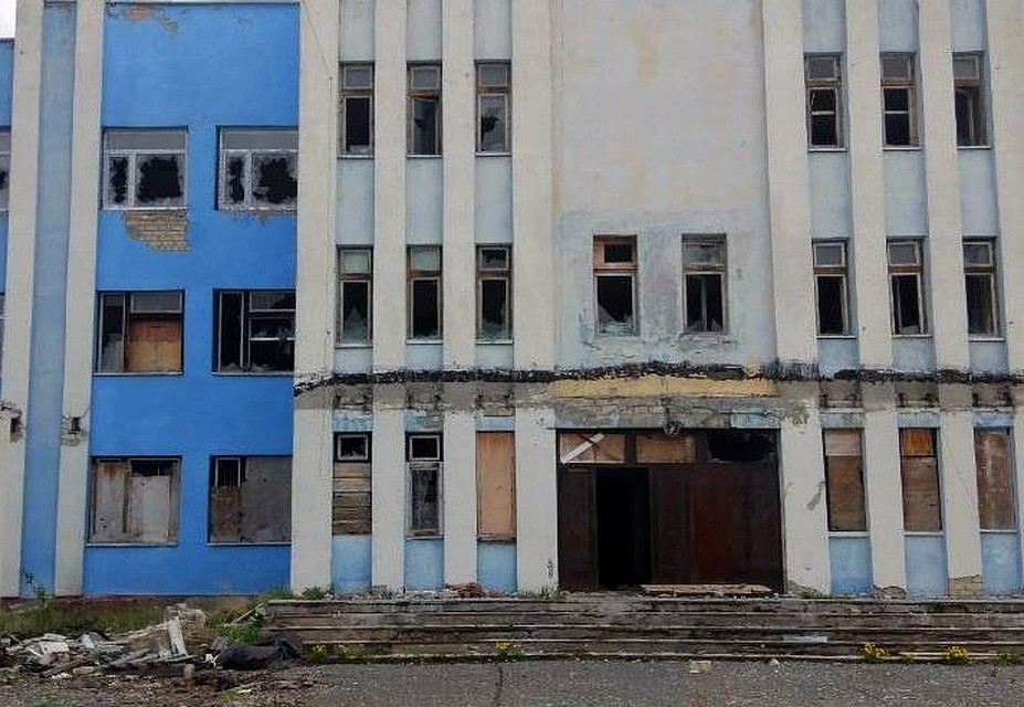 В Ноябрьске приступили к сносу аварийного здания ледового дворца admnoyabrsk.ru