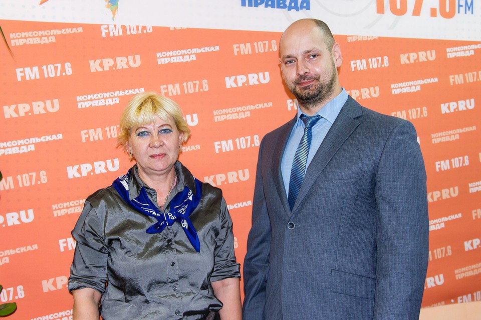Директор Удмуртского филиала АО "Страховая компания "СОГАЗ-Мед" Андрей Смолин и главный специалист службы ОМС Лариса Городилова
