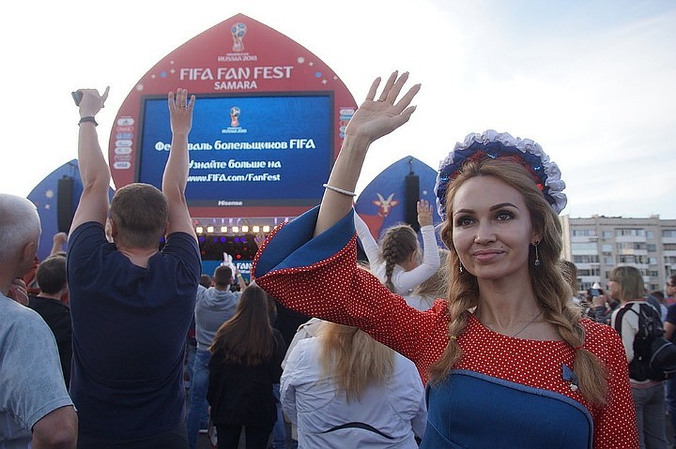 Фестиваль болельщиков на площади Куйбышева в Самаре прощается с гостями на один день.