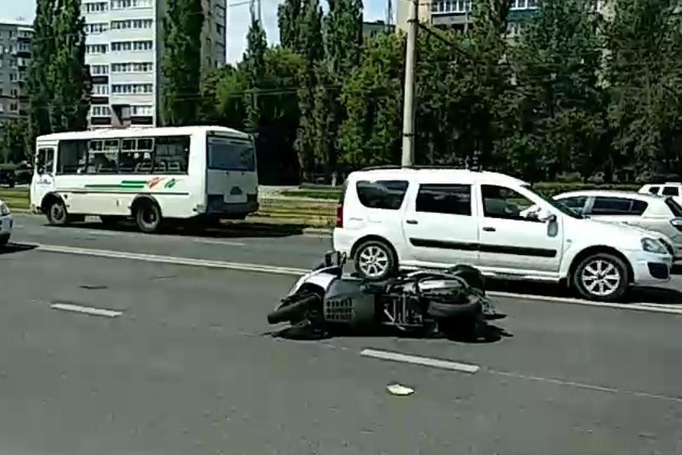 Мотоциклиста госпитализировали