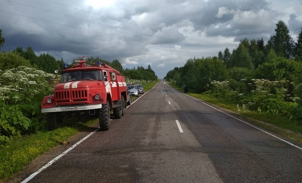 Легковушка съехала в кювет. Фото: УМЧС России по Тверской области