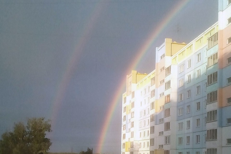 В Новосибирске зажглась двойная радуга.