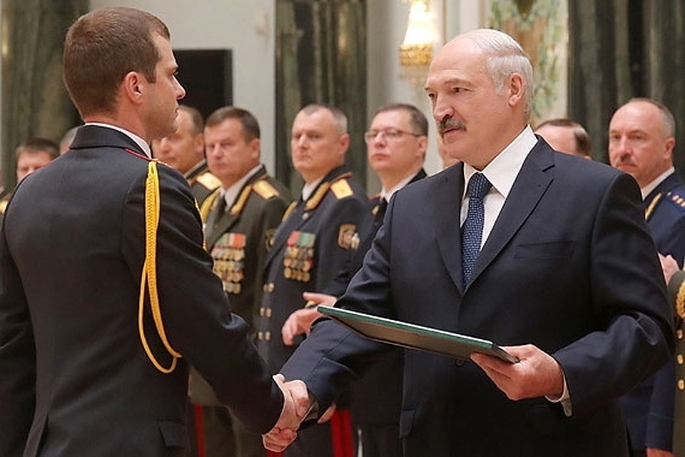 Президент вручил генеральские погоны высшему офицерскому составу. Фото: пресс-служба президента