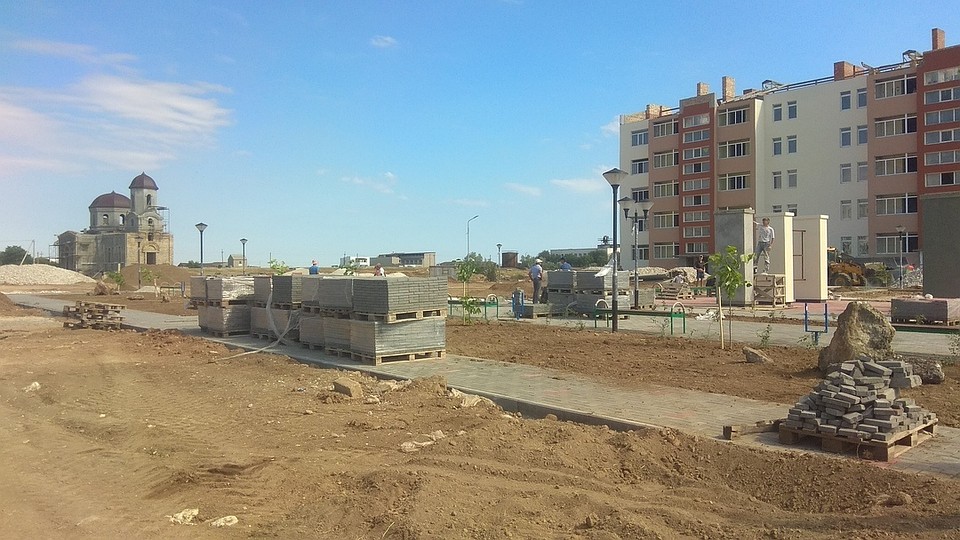 Сквер почти готов и теперь нужно привезти и установить самолет. Фото:пресс-служба Министерства строительства и архитектуры Республики Крым.