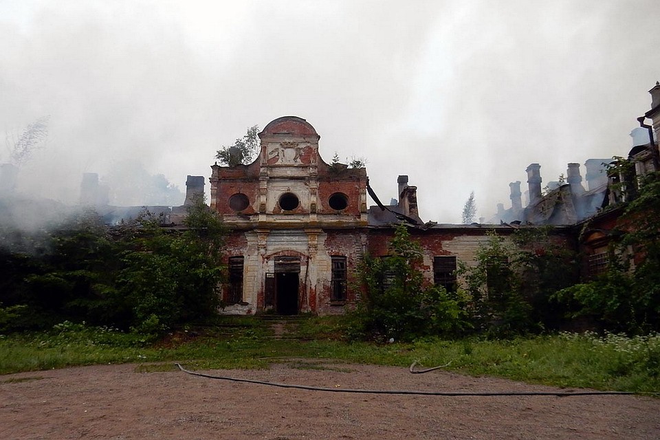 Волонтёры хотят восстанавливать усадьбу. Фото: Инна Николаева.