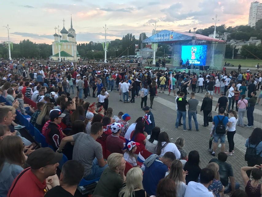 Больше 4 тысяч воронежцев пришли поддержать футболистов.