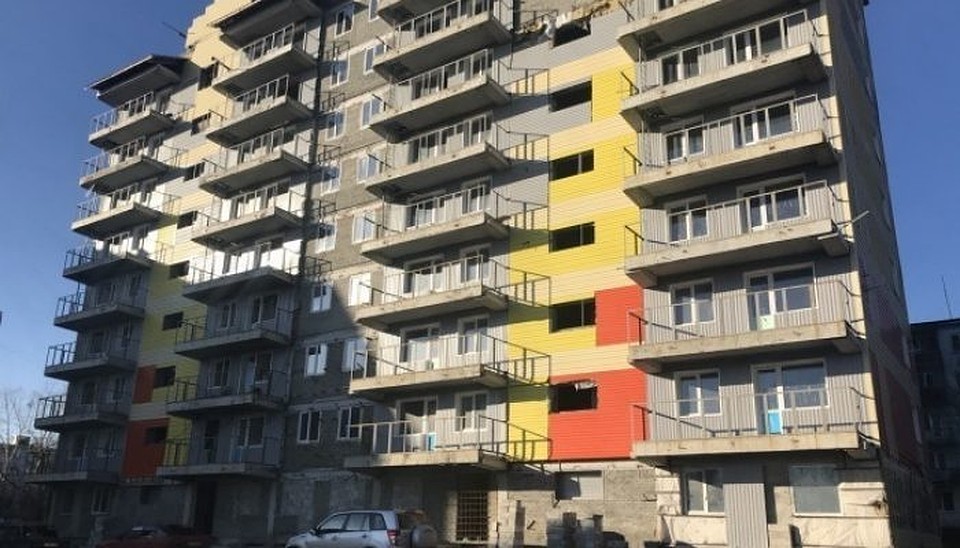 В Бийске не могут достроить проблемный дом на улице Радищева
