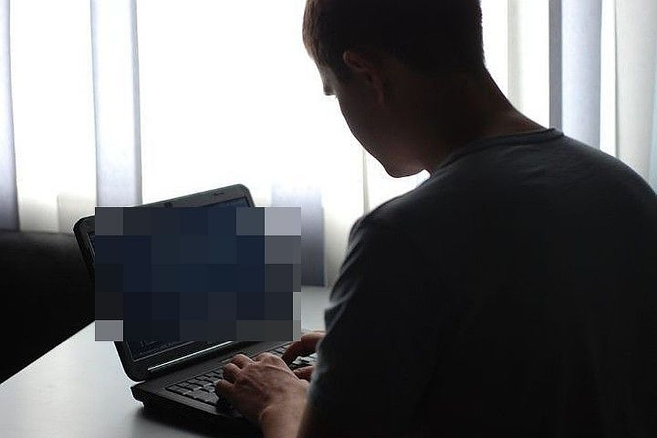 Молодые люди выкладывали в сеть интимные снимки девушек.