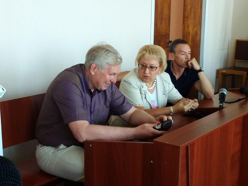 Экс-ректор СГТУ Игорь Плеве со своими адвокатами