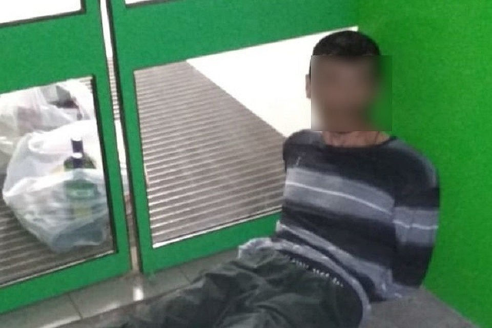 Задержанного передали правоохранителям