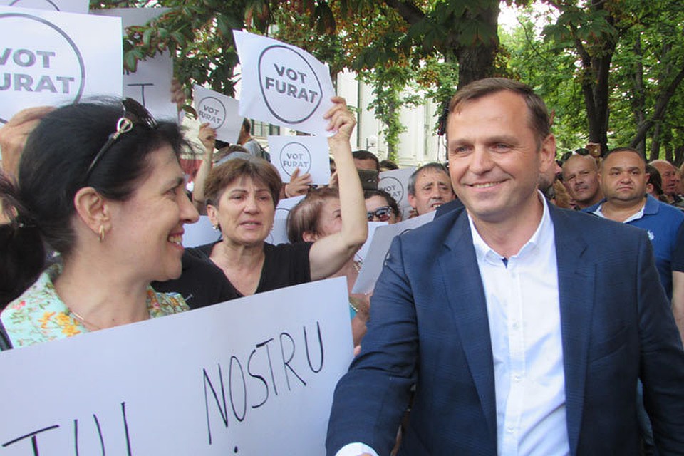 Андрей Нэстасе мог сам бы профинансировать революцию, продав один из участков