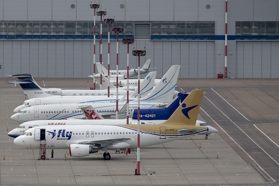 Самолет авиакомпании iFly в аэропорту Внуково
