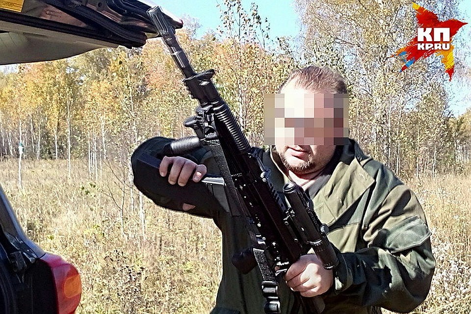 Первым под стражу взяли этого 39-летнего активиста. Судя по соцсетям - он стрелок и любитель оружия.
