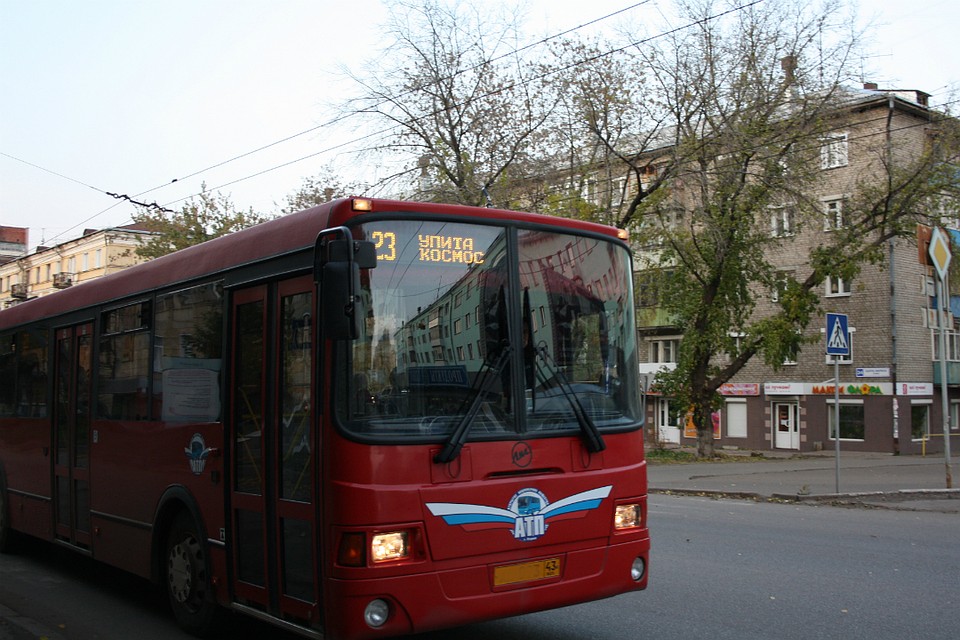 Большая часть автобусов в АПТ заложена по банковским кредитам. А прибыли как не было, так и нет