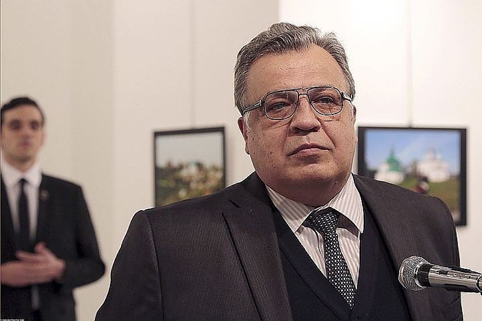 Посол Андрей Карлов за несколько секунд до убийства
